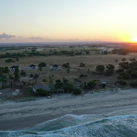 Wera Beach Kadumbul ภายนอก รูปภาพ