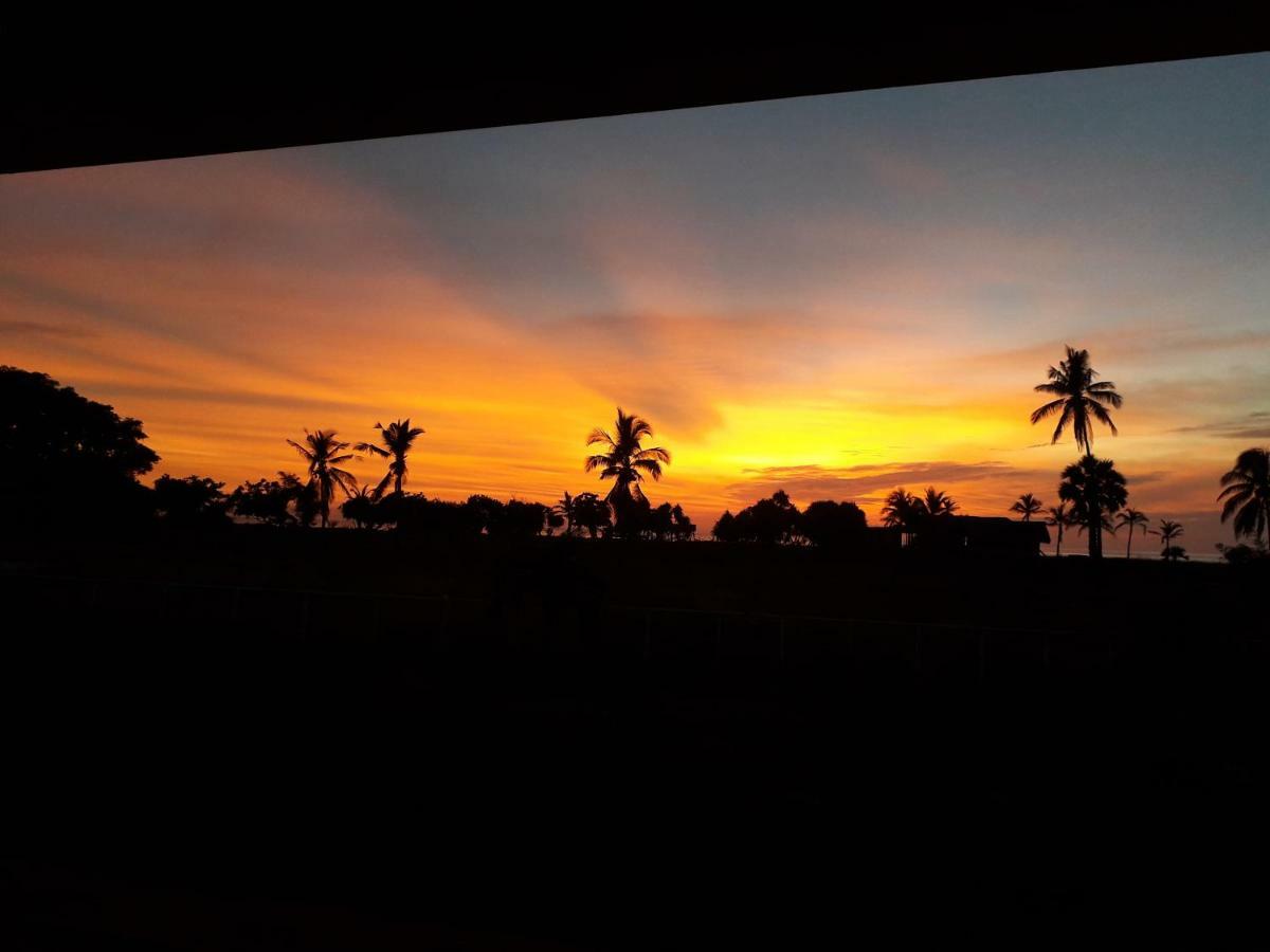 Wera Beach Kadumbul ภายนอก รูปภาพ