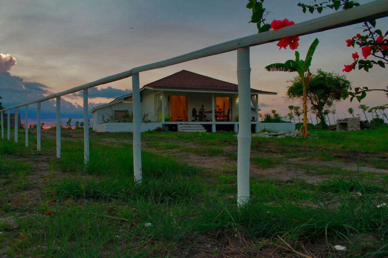 Wera Beach Kadumbul ภายนอก รูปภาพ