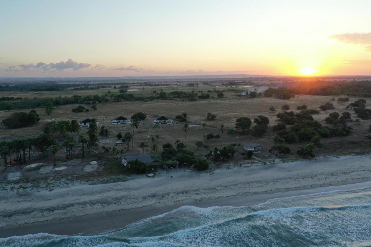 Wera Beach Kadumbul ภายนอก รูปภาพ